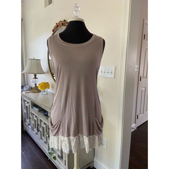 Logo XS tank with lace on bottom - Picture 1 of 4